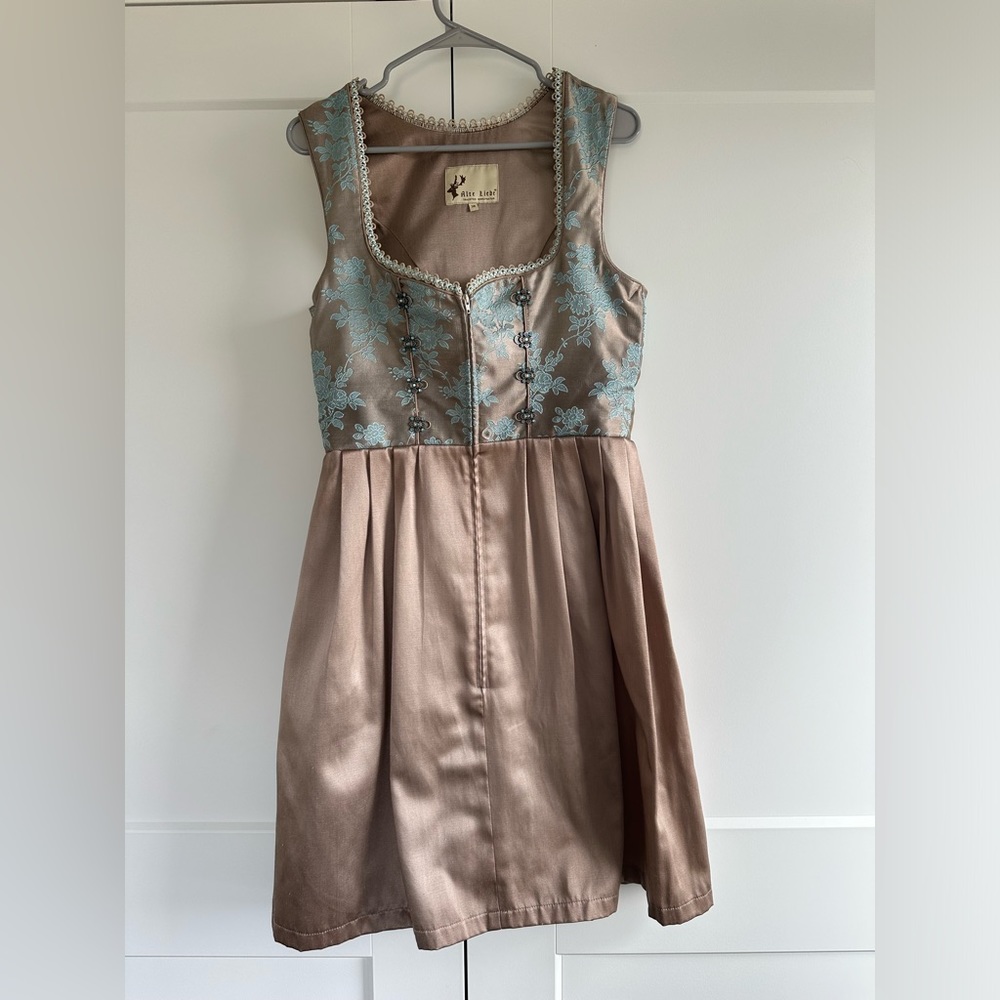 Dirndl Alte Liebe Size 38 German dress
